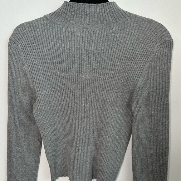 American Eagle Long-Sleeve Ribbed Mock Neck Top - Picture 4 of 6